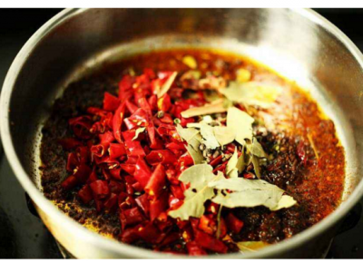 重慶火鍋底料供應商如何進行產(chǎn)品優(yōu)化？