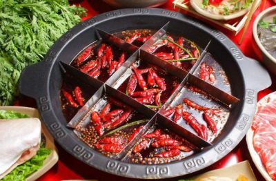 重慶火鍋店專(zhuān)用底料哪個(gè)火鍋底料生產(chǎn)廠家好？